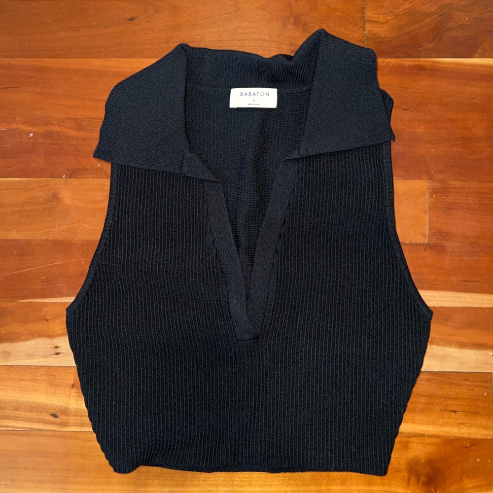 EUC Aritzia Babaton Sculpt Knit Polo Top